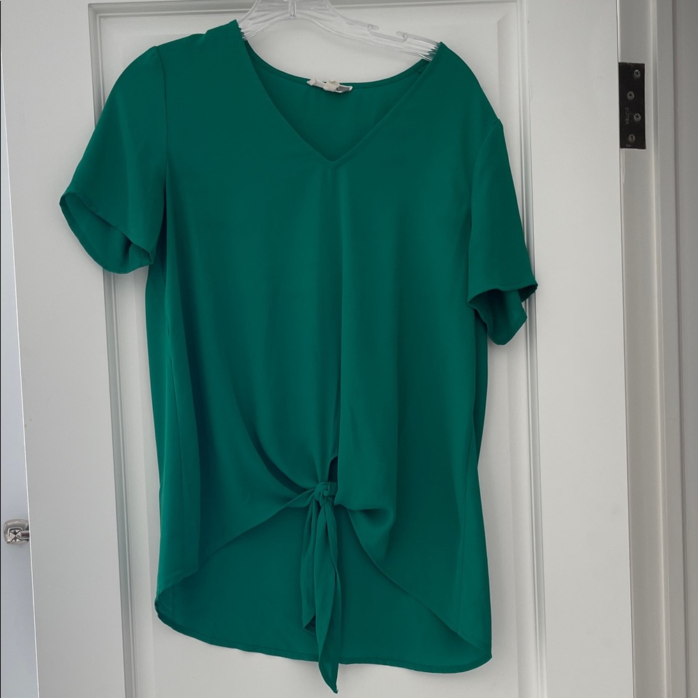Emerald green V-Neck Tie-Front hi lo Blouse